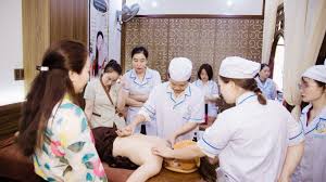Sinh viên trong tiết học thực hành tại trường